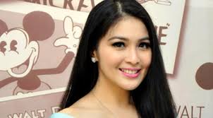 Tiap Hari Sandra Dewi Harus Keramas